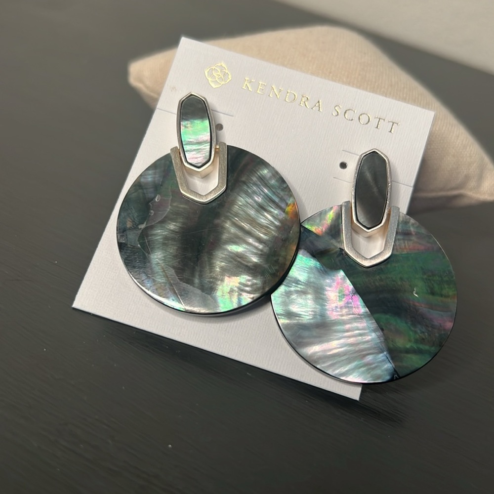 NWT Kendra Scott Didi Statement Earrings in Black Mother of Pearl - Picture 3 of 6
